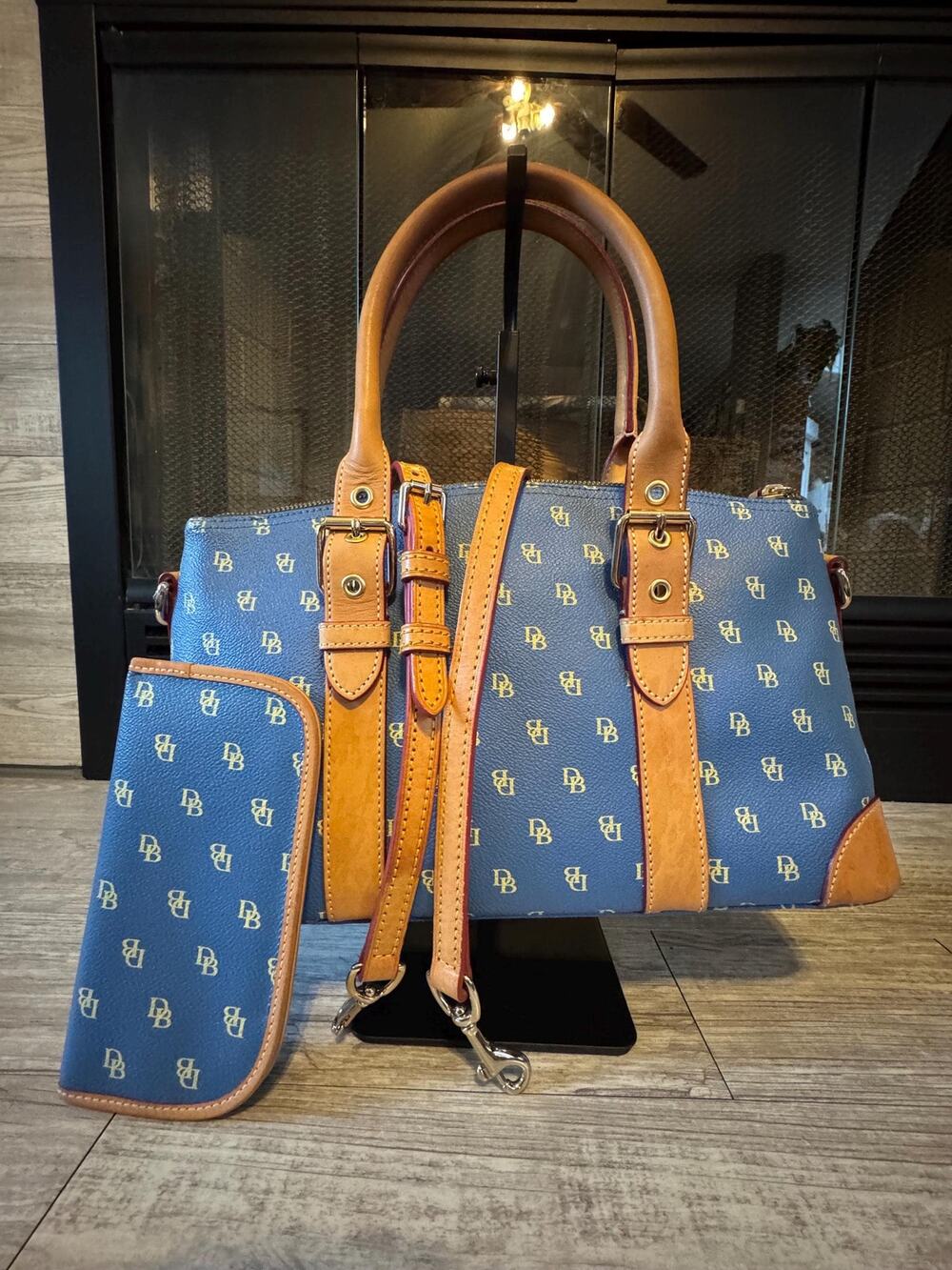 Dooney Bourke blue and natural leather Monogram handbag with strap vintage